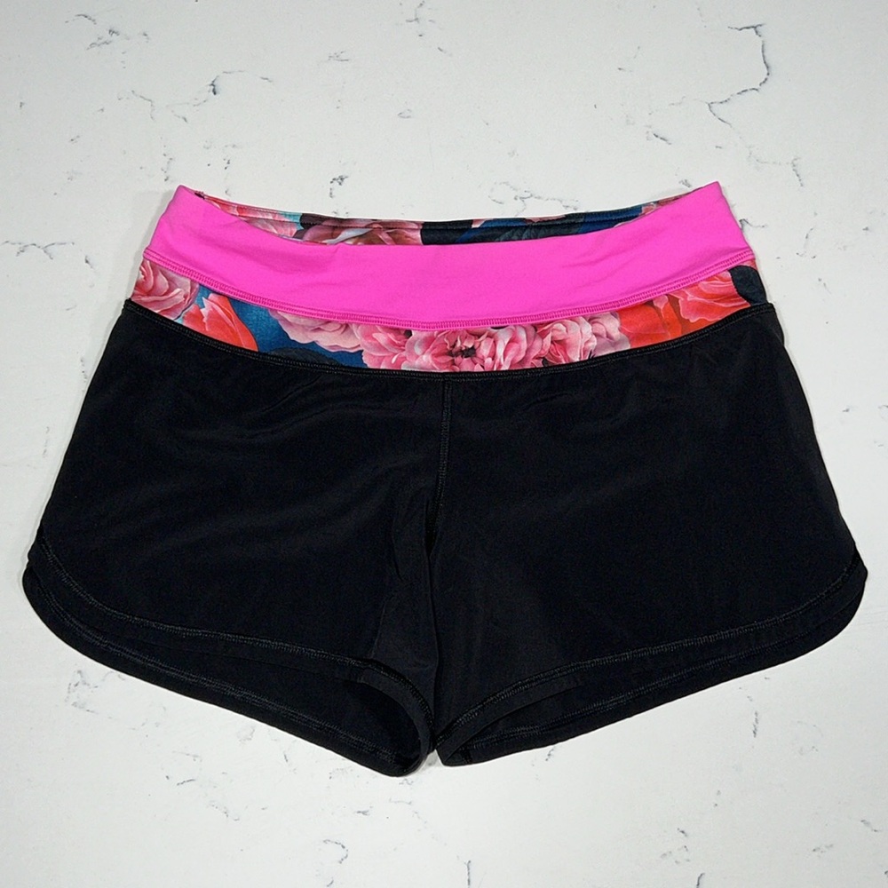 Lululemon Groovy Run Short *4-way Stretch Black/Pink Secret Garden
